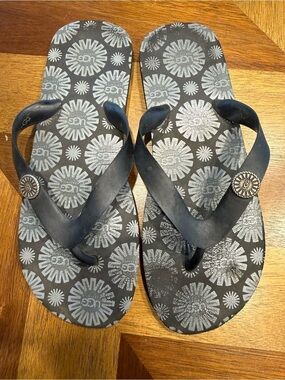 UGG Australia Little Flare Black and Silver Patterned Flip Flop Sandals